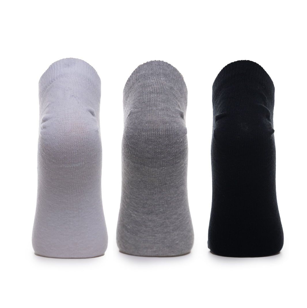 Meia esportiva Diadora cinza com logotipo da marca